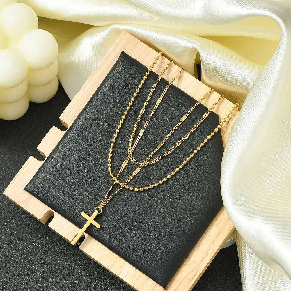 Collar de capas con cruz