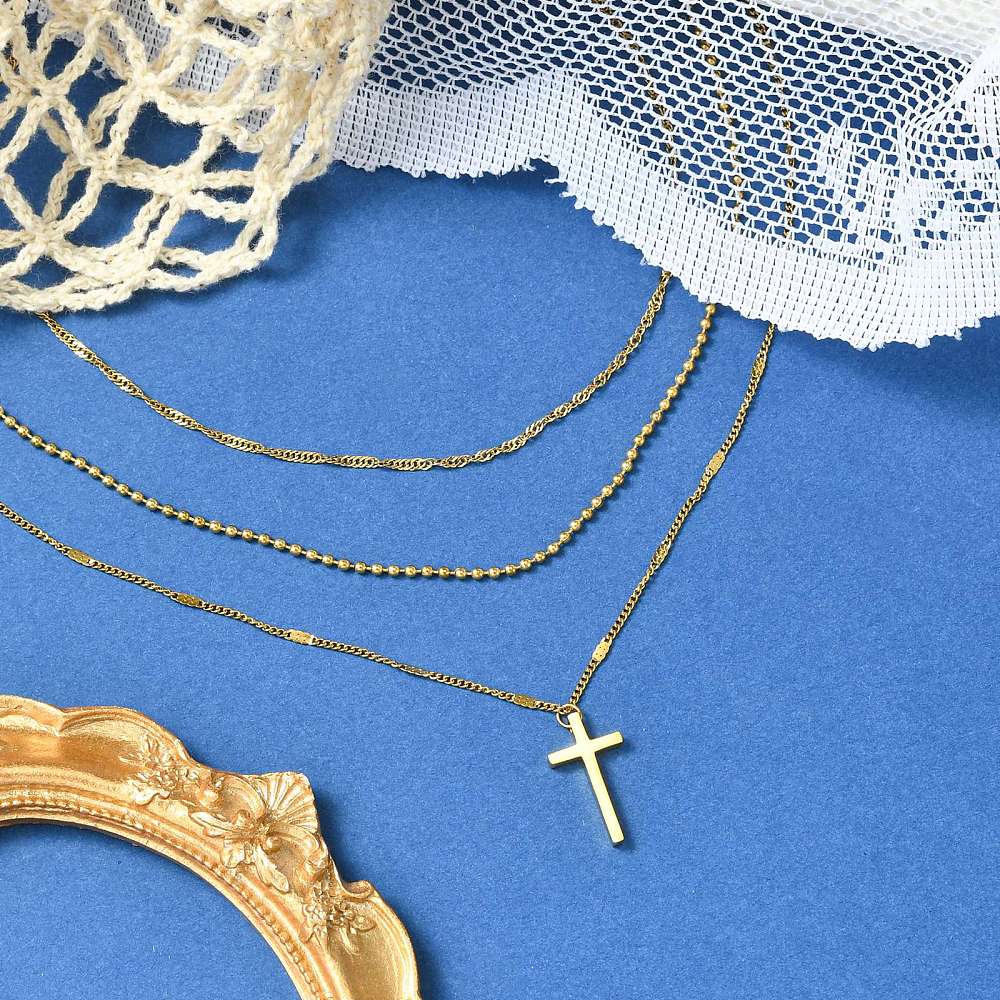 Collar de capas con cruz