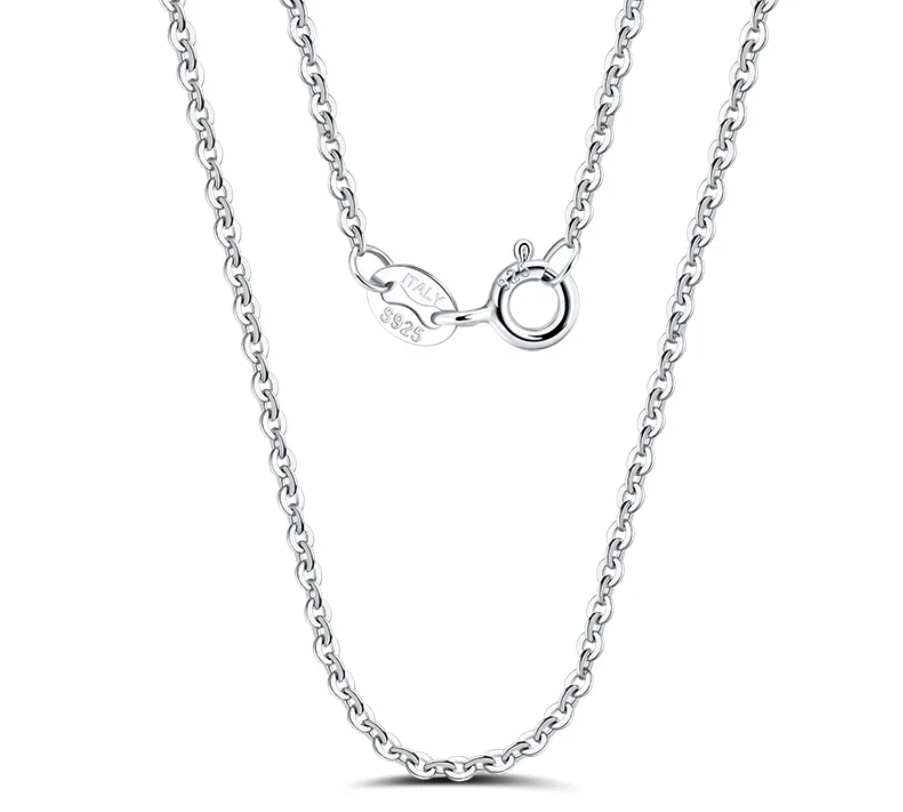 Cadena delgada en plata