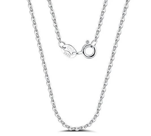 Cadena delgada en plata