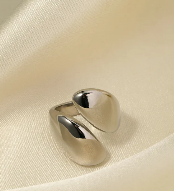 Anillo asimétrico plateado