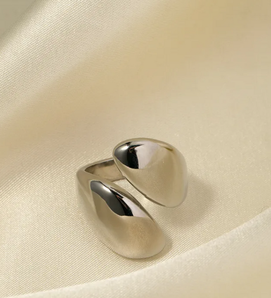 Anillo asimétrico plateado