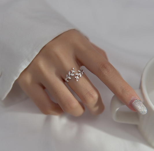 Anillo ajustable con hojas de árbol plata 925
