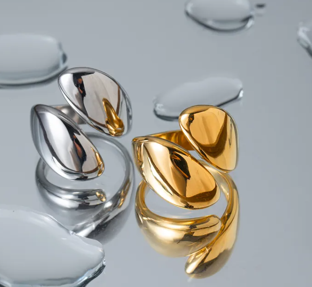 Anillo asimétrico dorado